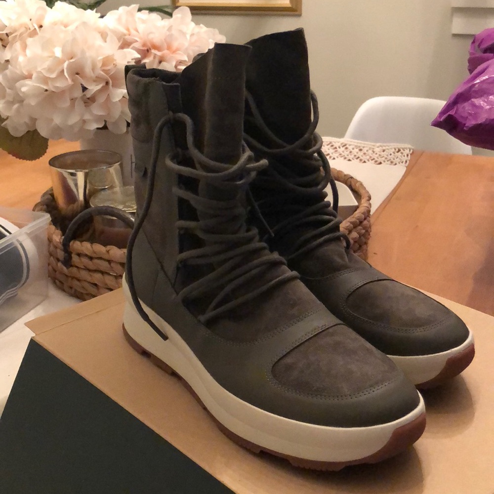 New Roots “St Laurent” waterproof boots. New in box, women’s 10 - Picture 3 of 8